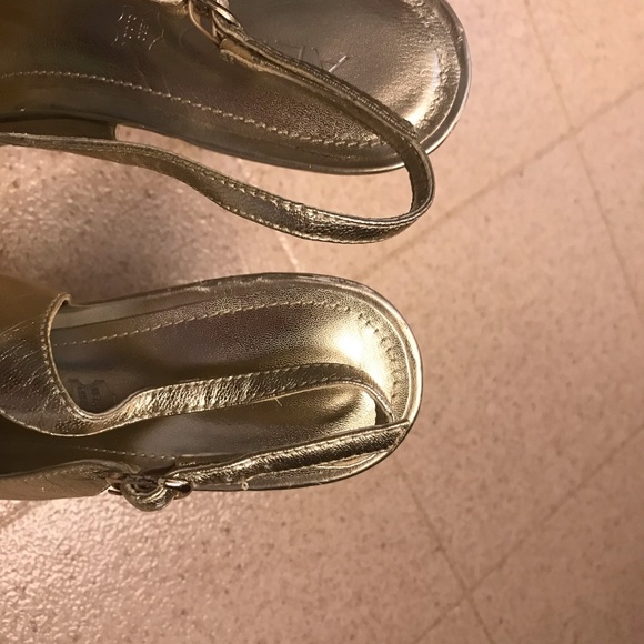 Aldo gold peep toe with sling back heels. Size 8 - Picture 2 of 6